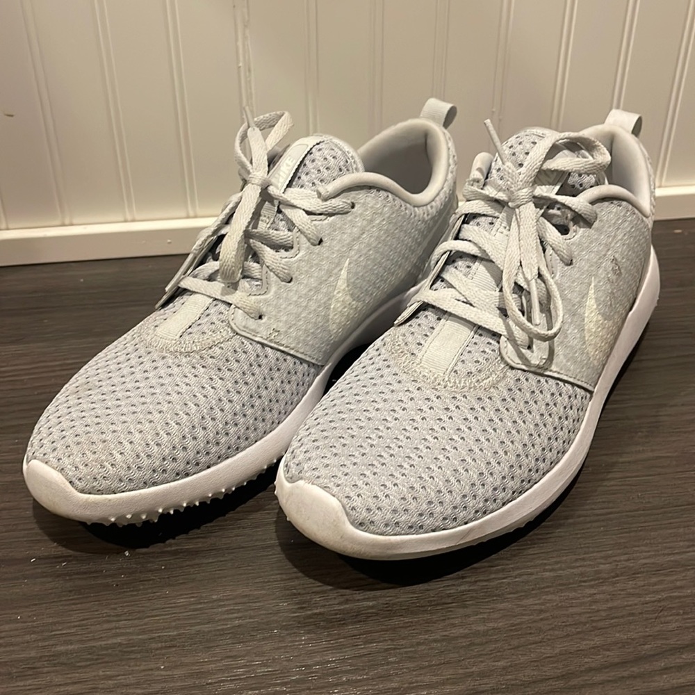 Nike golf shoes. Size 9. Worn once.